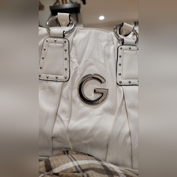 G by Guess Handbag - Picture 4 of 6